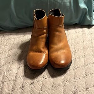Propet Waverly booties in brown size 8W. They are incredibly comfortable.